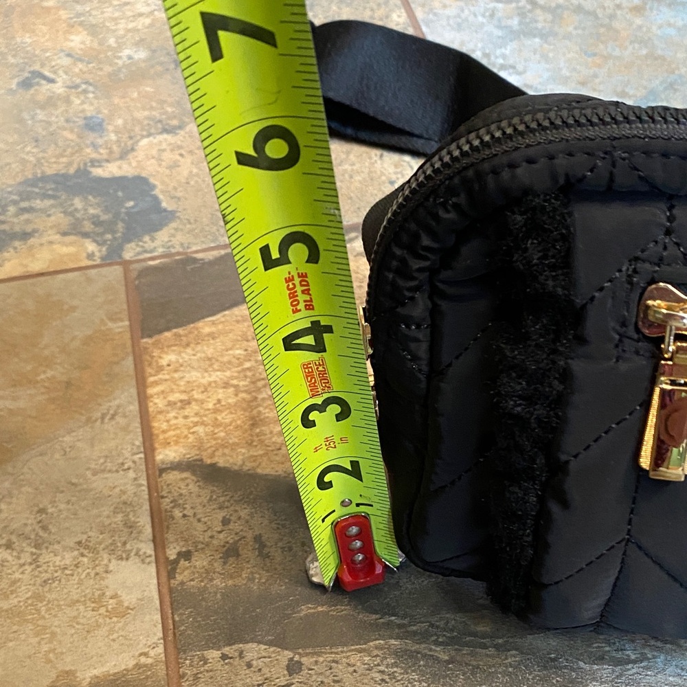 House of Harlow 1960 Black Quilted Belt Bag with Gold Hardware - Picture 3 of 7